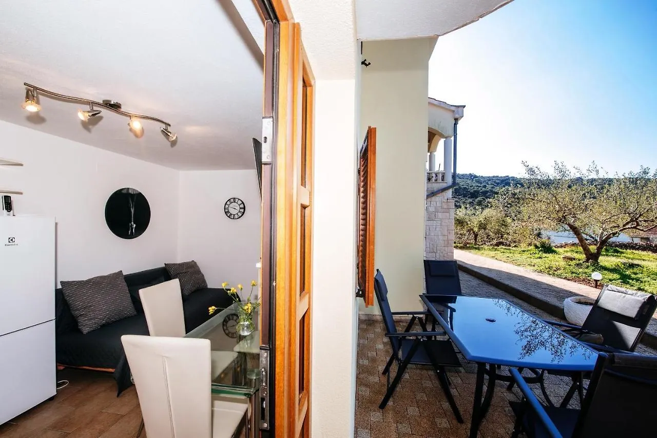 Roko Opacac Veli Iz,Otok Iz Apartment