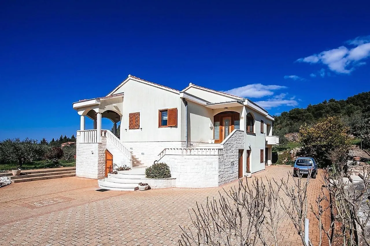 Roko Opacac Veli Iz,Otok Iz Apartment 0*,  Croatia