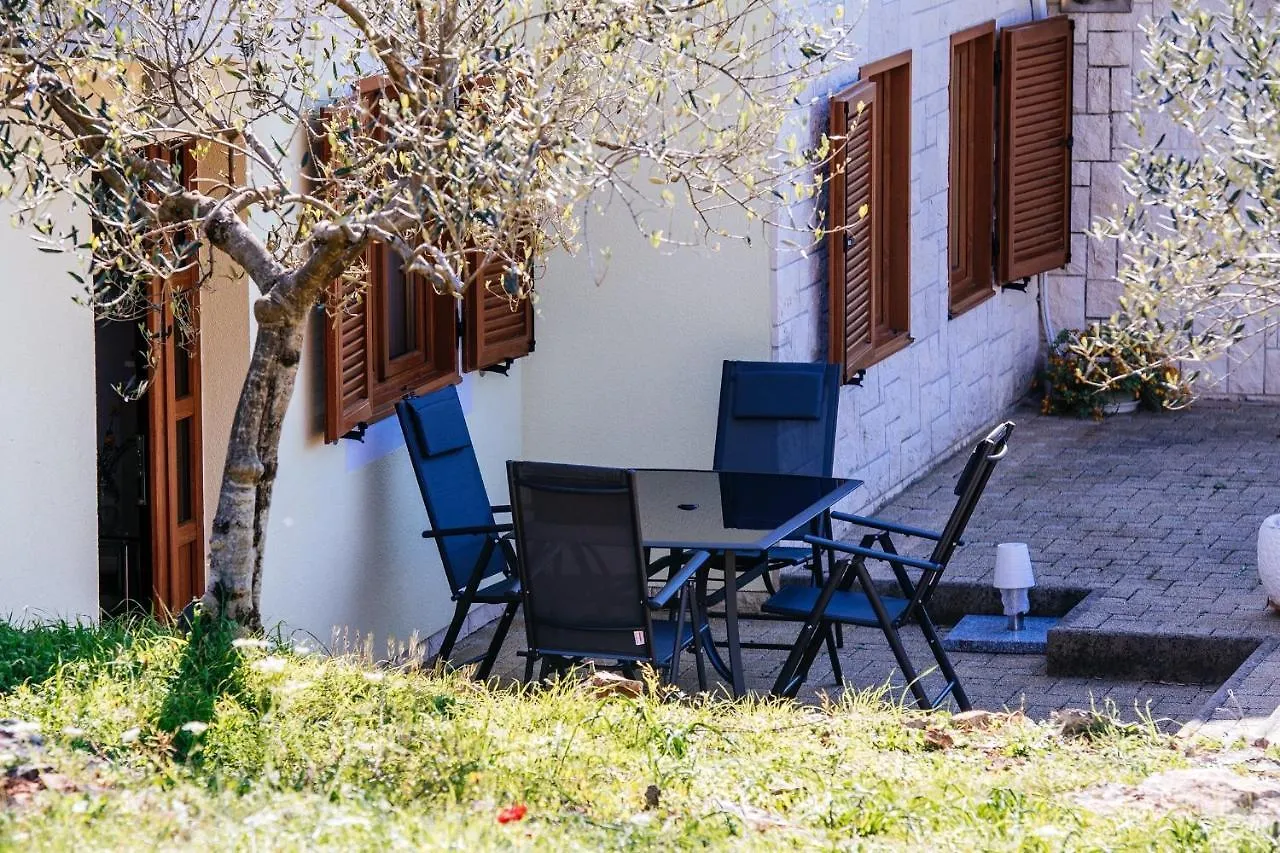 Roko Opacac Veli Iz,Otok Iz Apartment